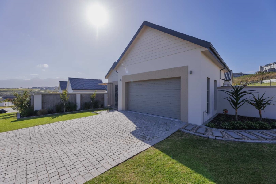 4 Bedroom Property for Sale in Kingswood Golf Estate Western Cape